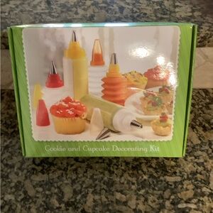 Cookie and Cupcake Decorating Kit - Green